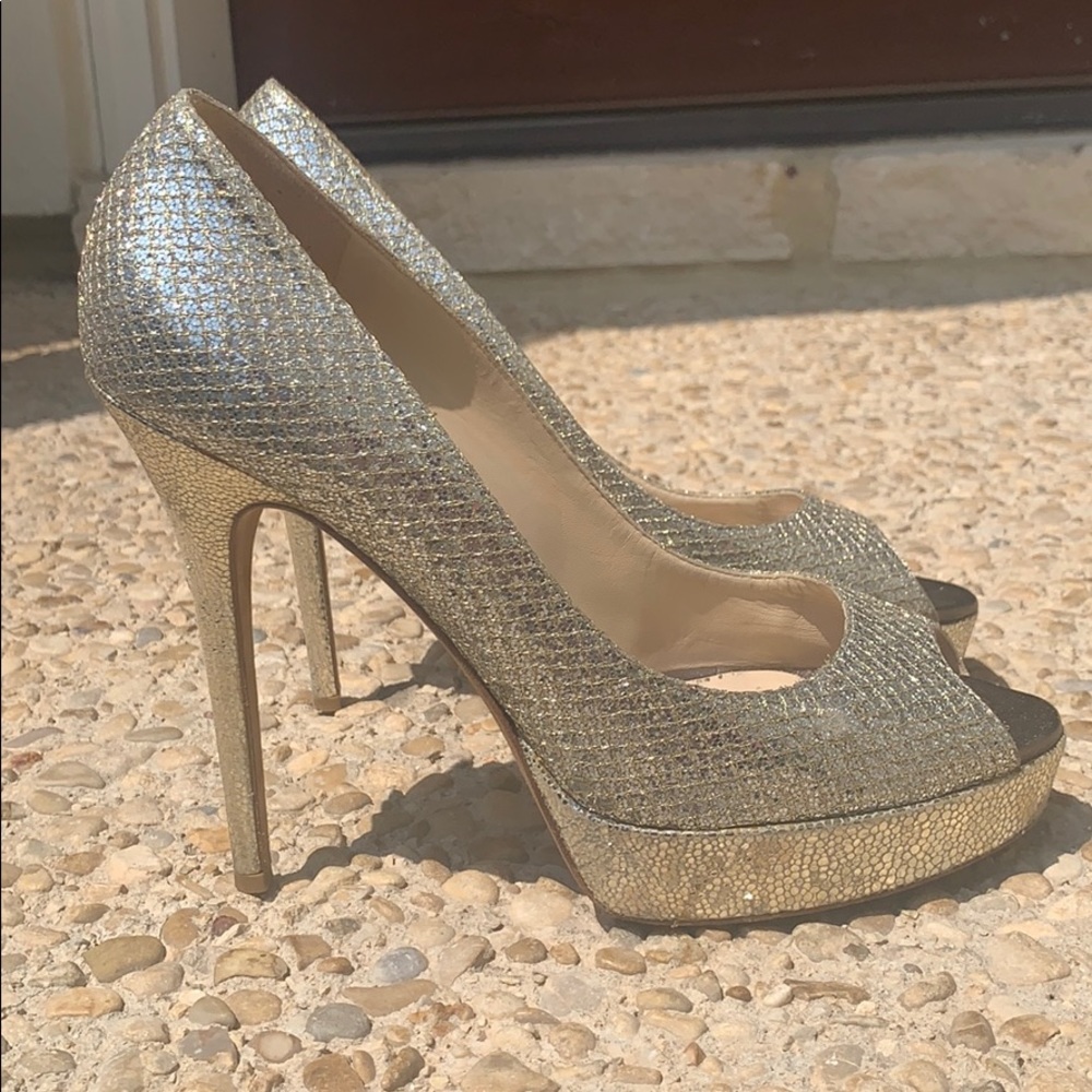 Gorgeous Jimmy Choo pumps in excellent condition!